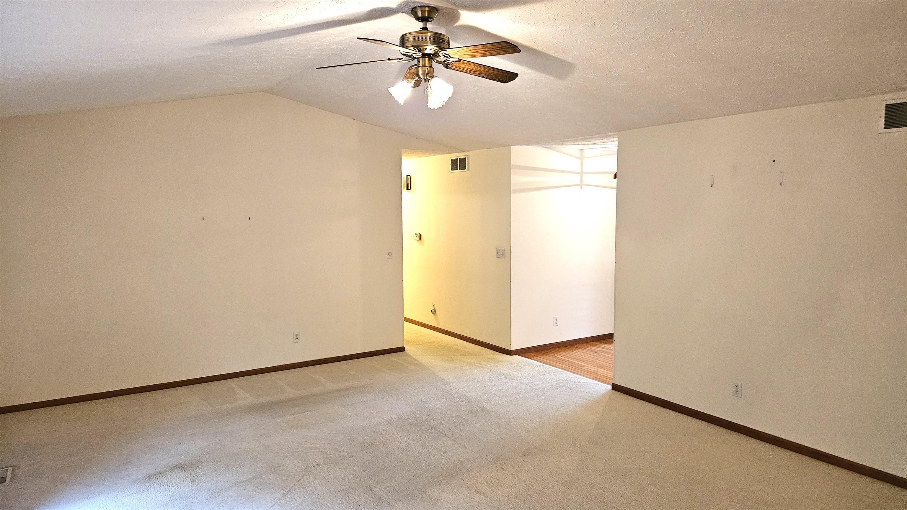 Cherry Valley, Illinois 61016, United States, 3 Bedrooms Bedrooms, ,2 BathroomsBathrooms,Residential,Pending,31901