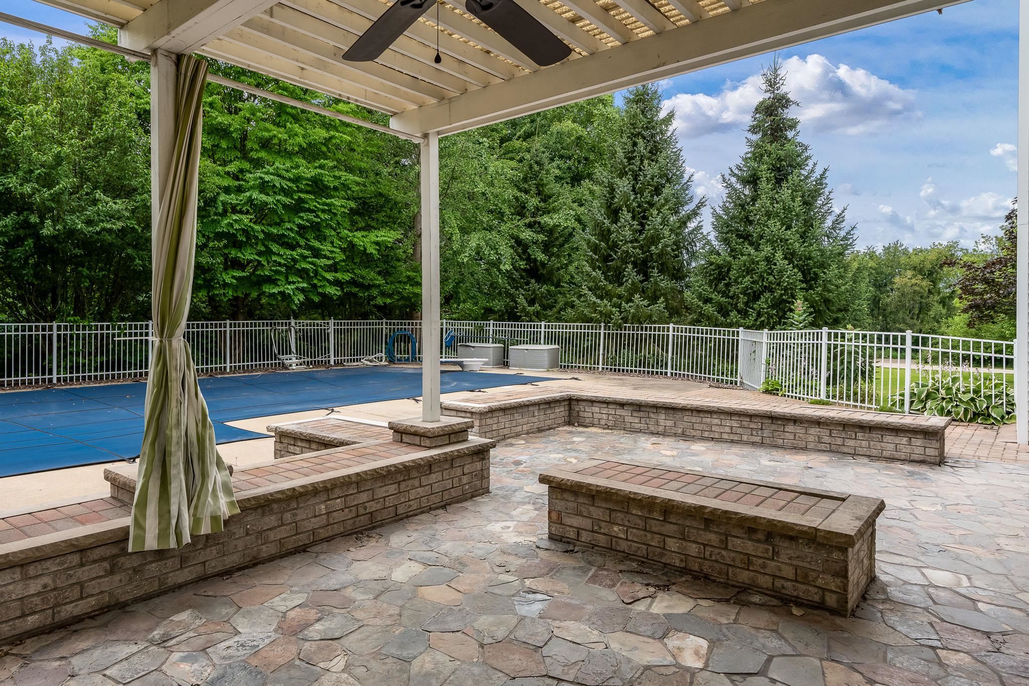 Belvidere, Illinois 61008, United States, 5 Bedrooms Bedrooms, ,5 BathroomsBathrooms,Residential,Pending,52727