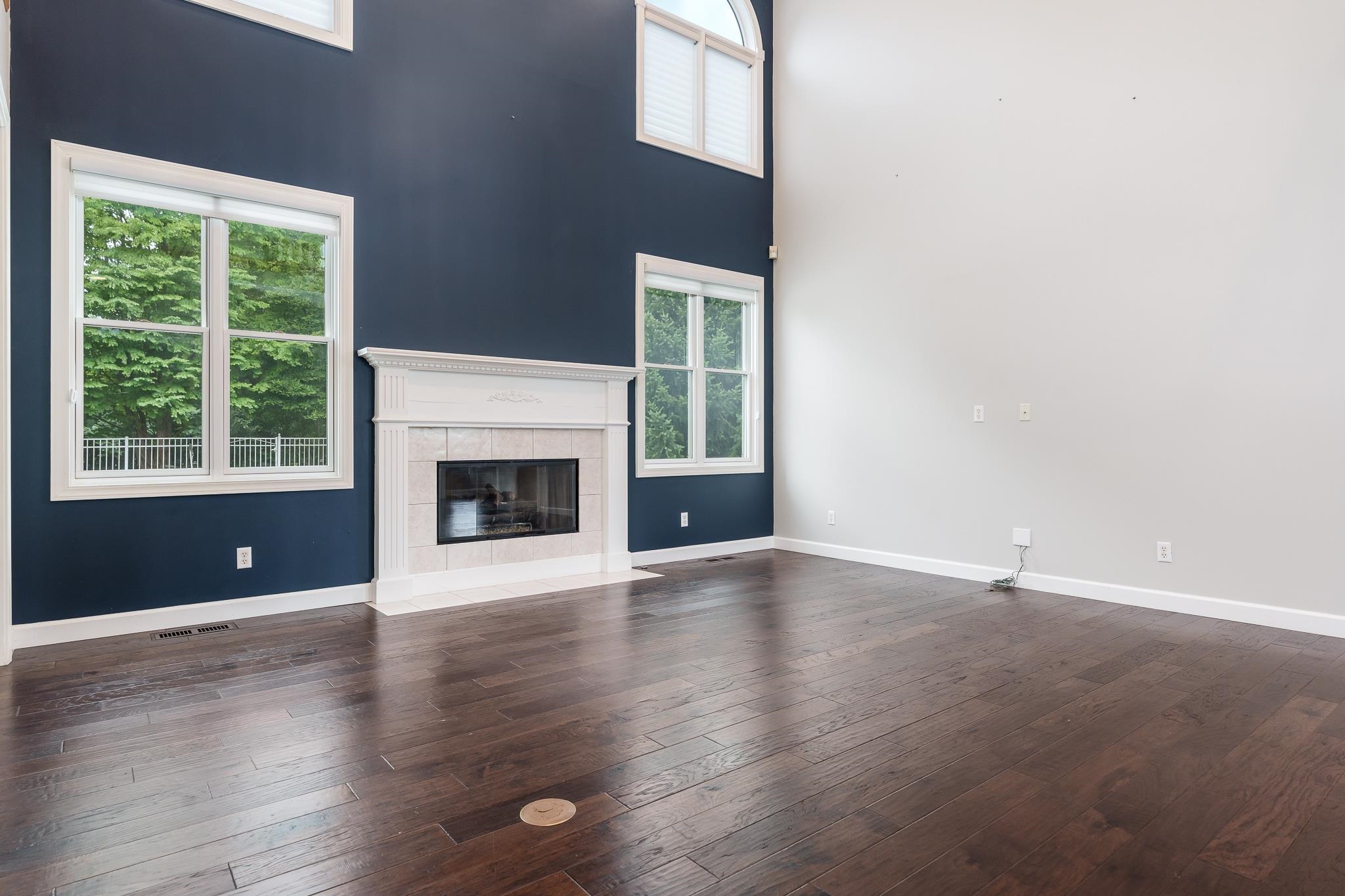 Belvidere, Illinois 61008, United States, 5 Bedrooms Bedrooms, ,5 BathroomsBathrooms,Residential,Pending,52727