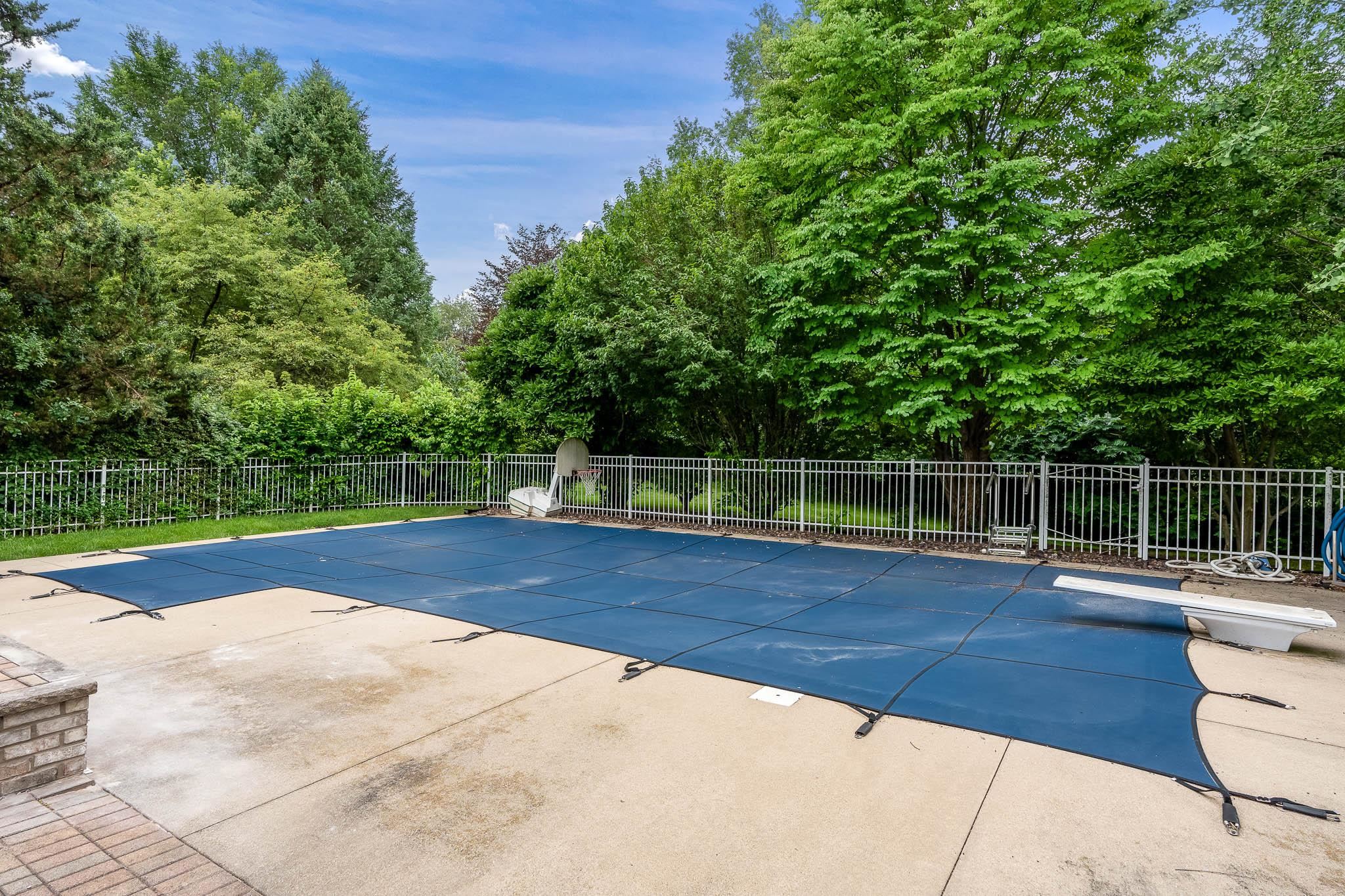 Belvidere, Illinois 61008, United States, 5 Bedrooms Bedrooms, ,5 BathroomsBathrooms,Residential,Pending,52727