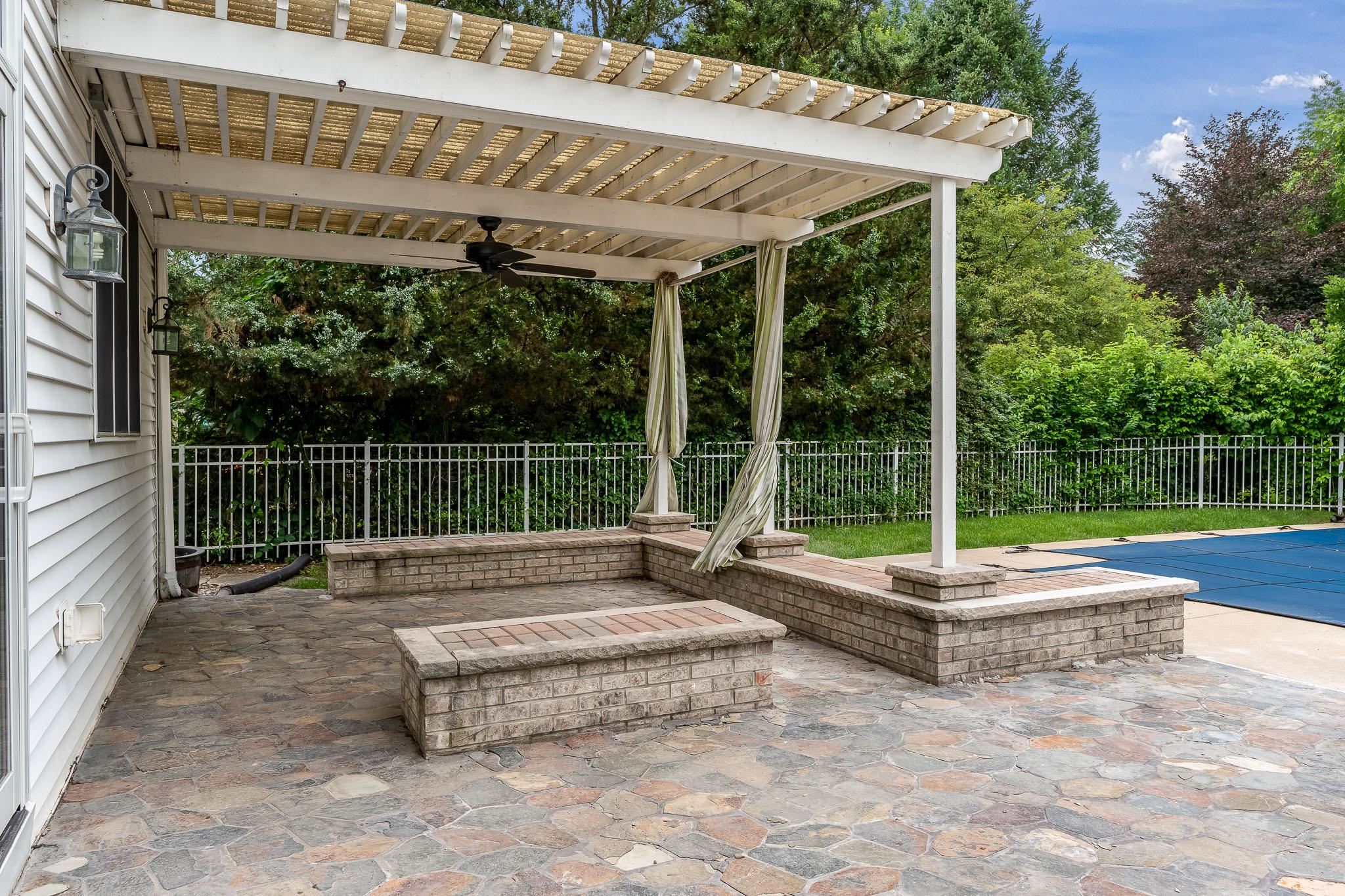 Belvidere, Illinois 61008, United States, 5 Bedrooms Bedrooms, ,5 BathroomsBathrooms,Residential,Pending,52727