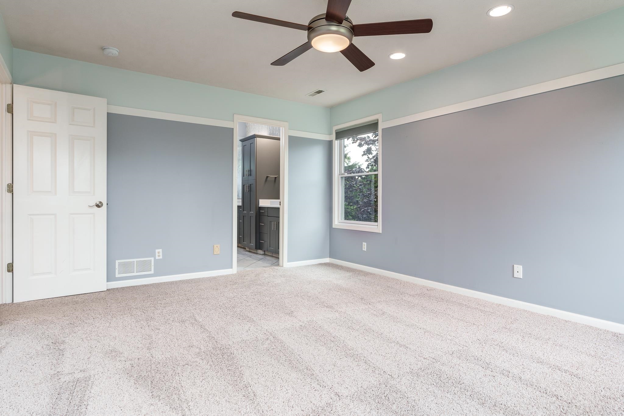 Belvidere, Illinois 61008, United States, 5 Bedrooms Bedrooms, ,5 BathroomsBathrooms,Residential,Pending,52727