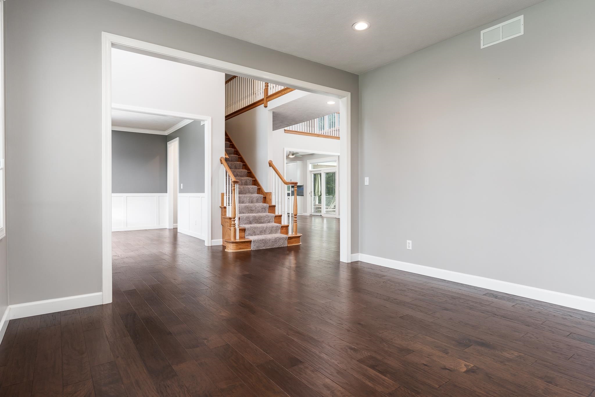 Belvidere, Illinois 61008, United States, 5 Bedrooms Bedrooms, ,5 BathroomsBathrooms,Residential,Pending,52727