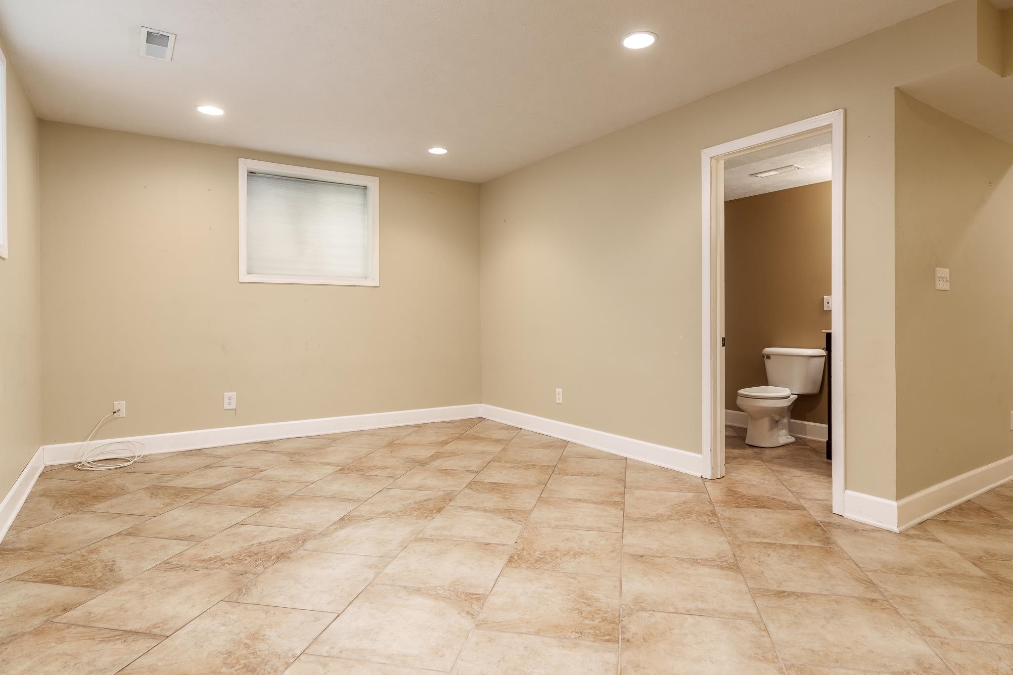 Belvidere, Illinois 61008, United States, 5 Bedrooms Bedrooms, ,5 BathroomsBathrooms,Residential,Pending,52727