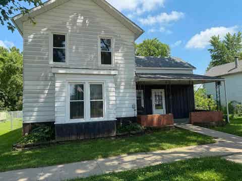 Homes For Sale - 208 E 2nd Street<br/> LEAF RIVER, IL 61047