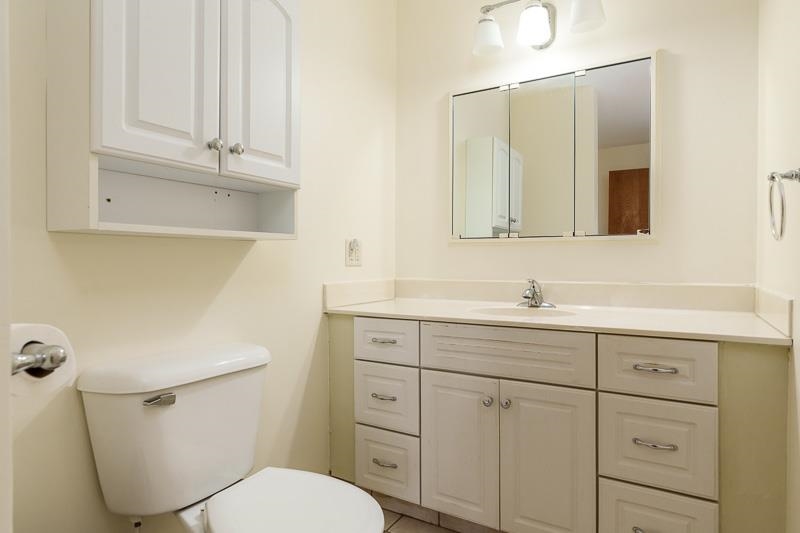 Rockford, Illinois 61109, United States, 4 Bedrooms Bedrooms, ,3 BathroomsBathrooms,Residential,Active,95129