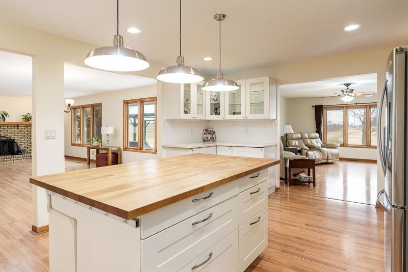 Rockford, Illinois 61109, United States, 4 Bedrooms Bedrooms, ,3 BathroomsBathrooms,Residential,Active,95129