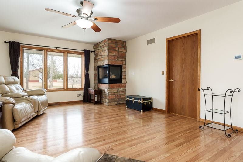 Rockford, Illinois 61109, United States, 4 Bedrooms Bedrooms, ,3 BathroomsBathrooms,Residential,Active,95129