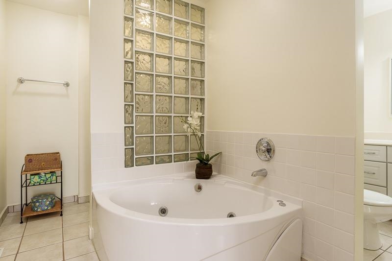 Rockford, Illinois 61109, United States, 4 Bedrooms Bedrooms, ,3 BathroomsBathrooms,Residential,Active,95129