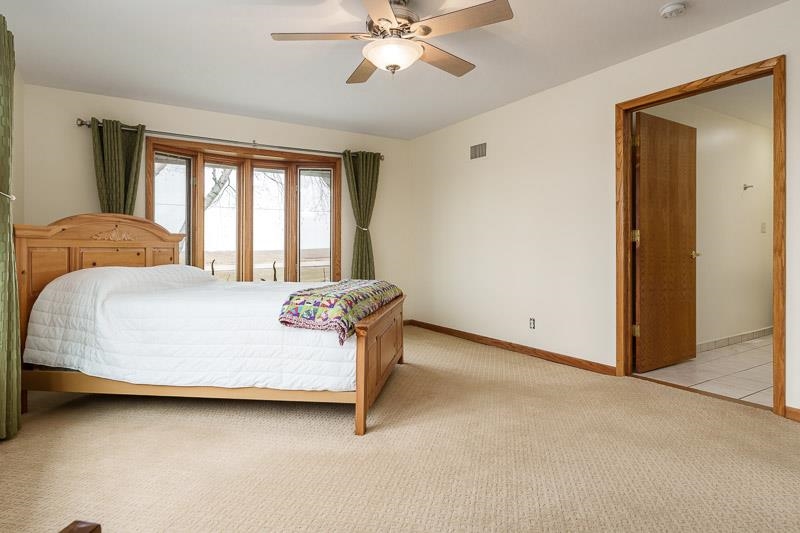 Rockford, Illinois 61109, United States, 4 Bedrooms Bedrooms, ,3 BathroomsBathrooms,Residential,Active,95129