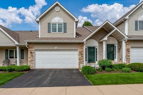 Townhouse For Sale - 4128 Riverwood Drive<br/> LOVES PARK, IL 61111