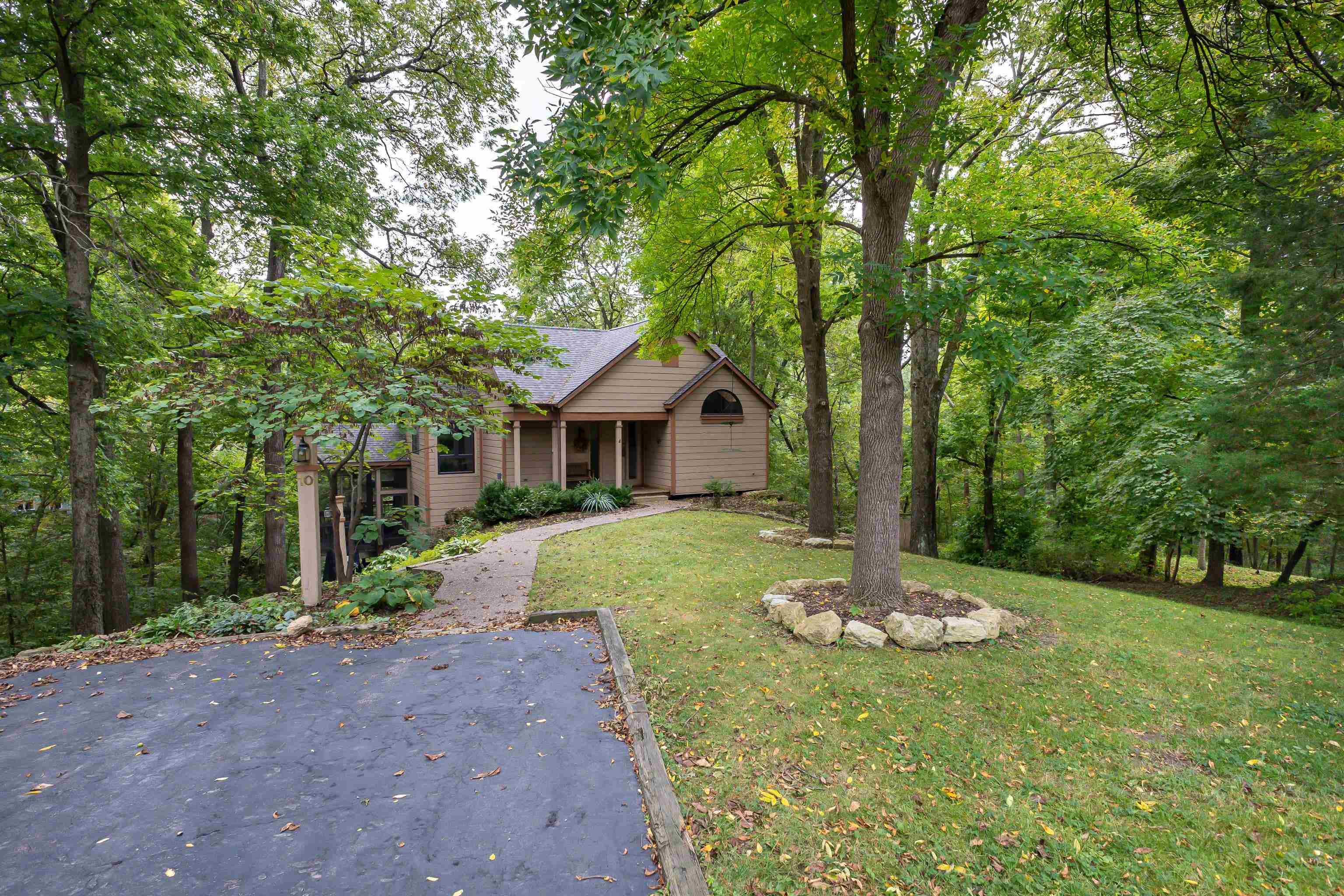 10 Woodway Court