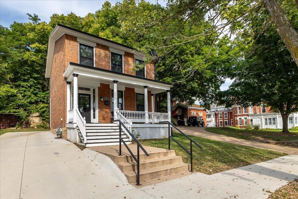 619 S Prospect