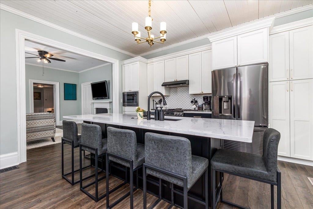 619 S Prospect