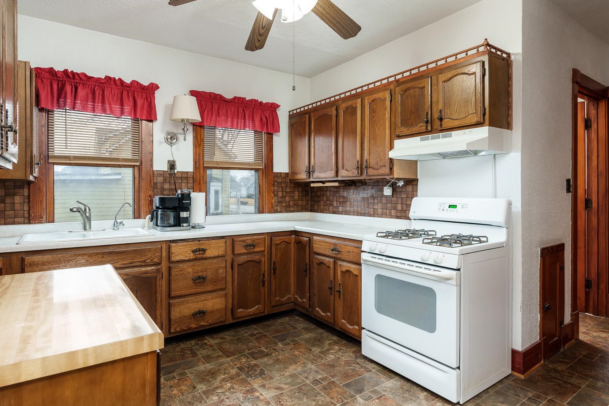 Belvidere, Illinois 61008, United States, 3 Bedrooms Bedrooms, ,1 BathroomBathrooms,Residential,Pending,83610