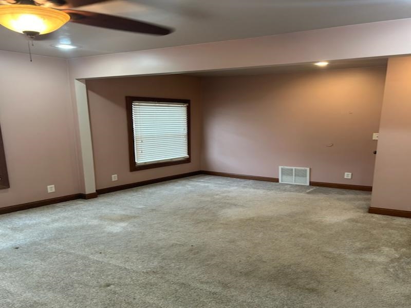 Rockford, Illinois 61102, United States, 5 Bedrooms Bedrooms, ,2 BathroomsBathrooms,Residential,Active,253411