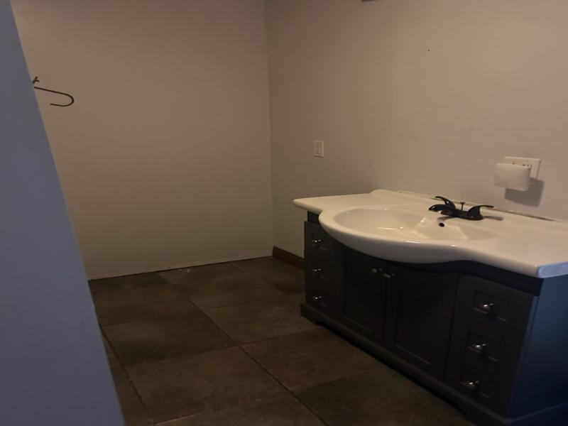 Rockford, Illinois 61102, United States, 5 Bedrooms Bedrooms, ,2 BathroomsBathrooms,Residential,Active,253411