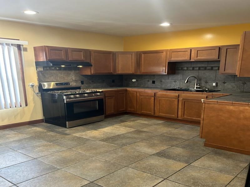 Rockford, Illinois 61102, United States, 5 Bedrooms Bedrooms, ,2 BathroomsBathrooms,Residential,Active,253411