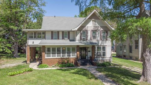 Homes For Sale - 916 W Stephenson Street<br/> FREEPORT, IL 61032