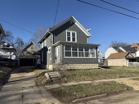 Homes For Sale - 816 W Pleasant Street<br/> Stephenson County, FREEPORT, IL 61032
