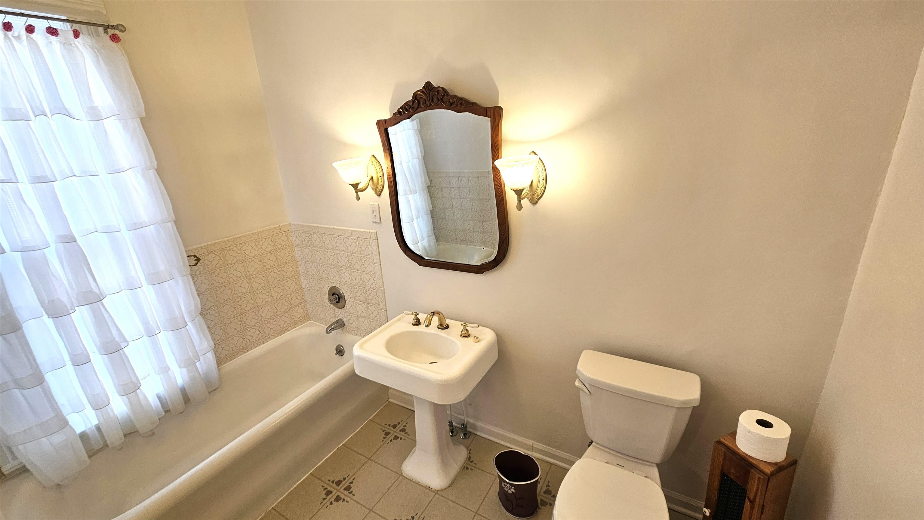 Rockford, Illinois 61107, United States, 3 Bedrooms Bedrooms, ,2 BathroomsBathrooms,Residential,Active,227454