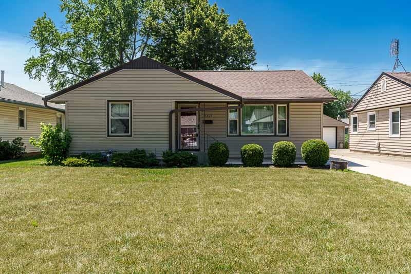 Photo 1 of 36 — 2328 Sharon Avenue, ROCKFORD, IL 61103