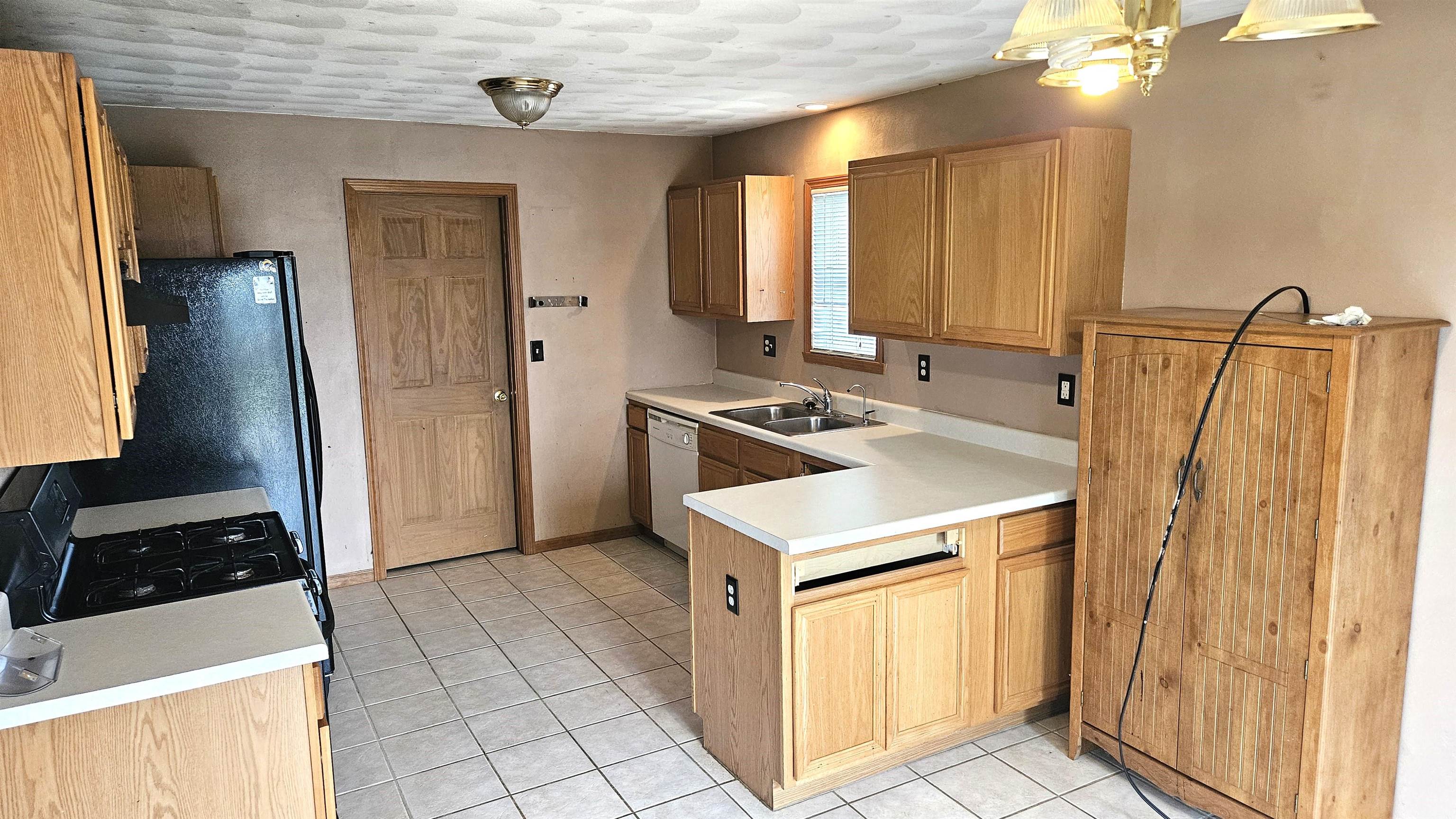 Machesney Park, Illinois 61115, United States, 3 Bedrooms Bedrooms, ,2 BathroomsBathrooms,Residential,Pending,51214