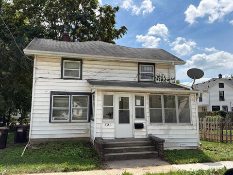 Homes For Sale - 321 W Carpenter St<br/> FREEPORT, IL 61032