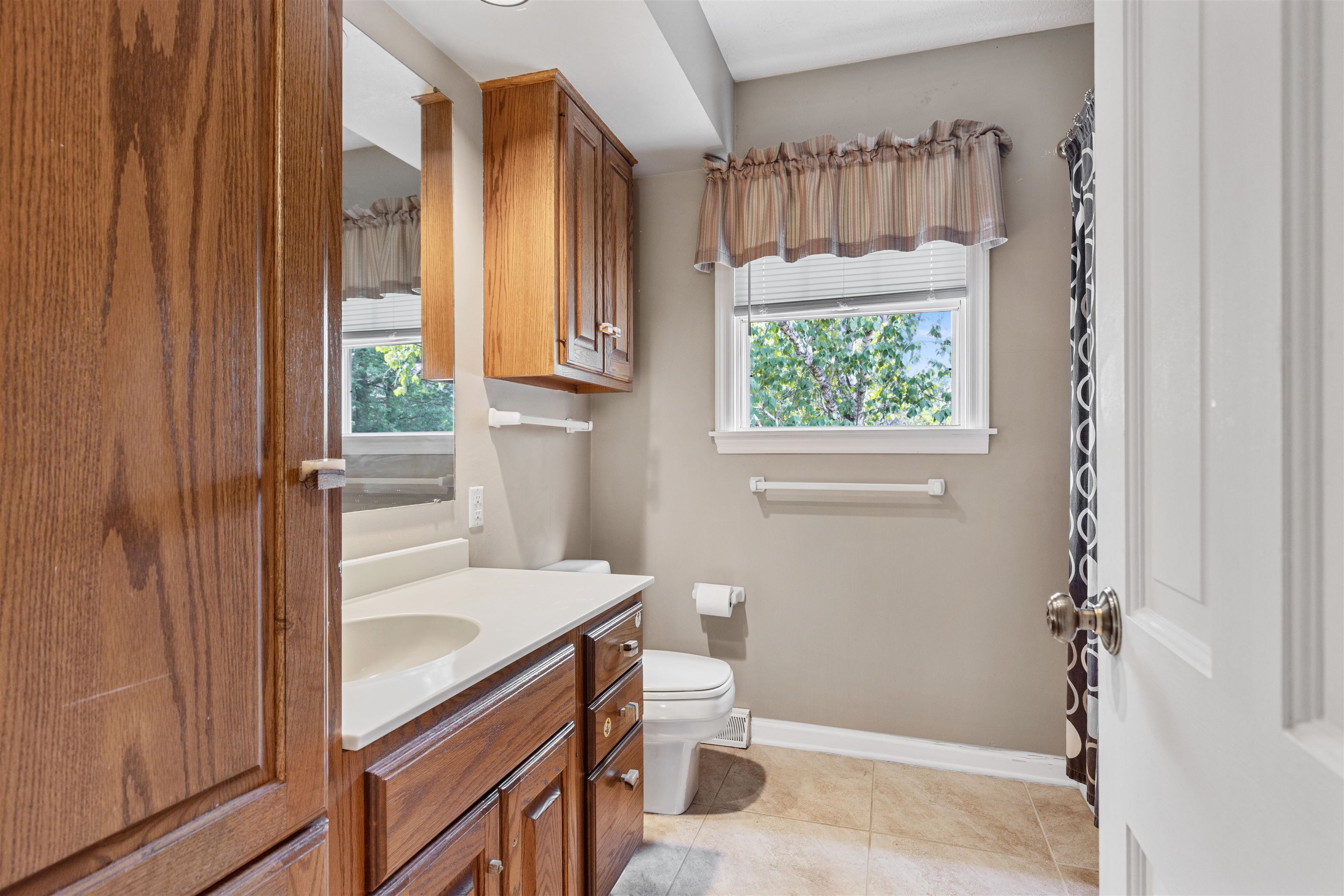 Rockford, Illinois 61114, United States, 4 Bedrooms Bedrooms, ,3 BathroomsBathrooms,Residential,Pending,60982