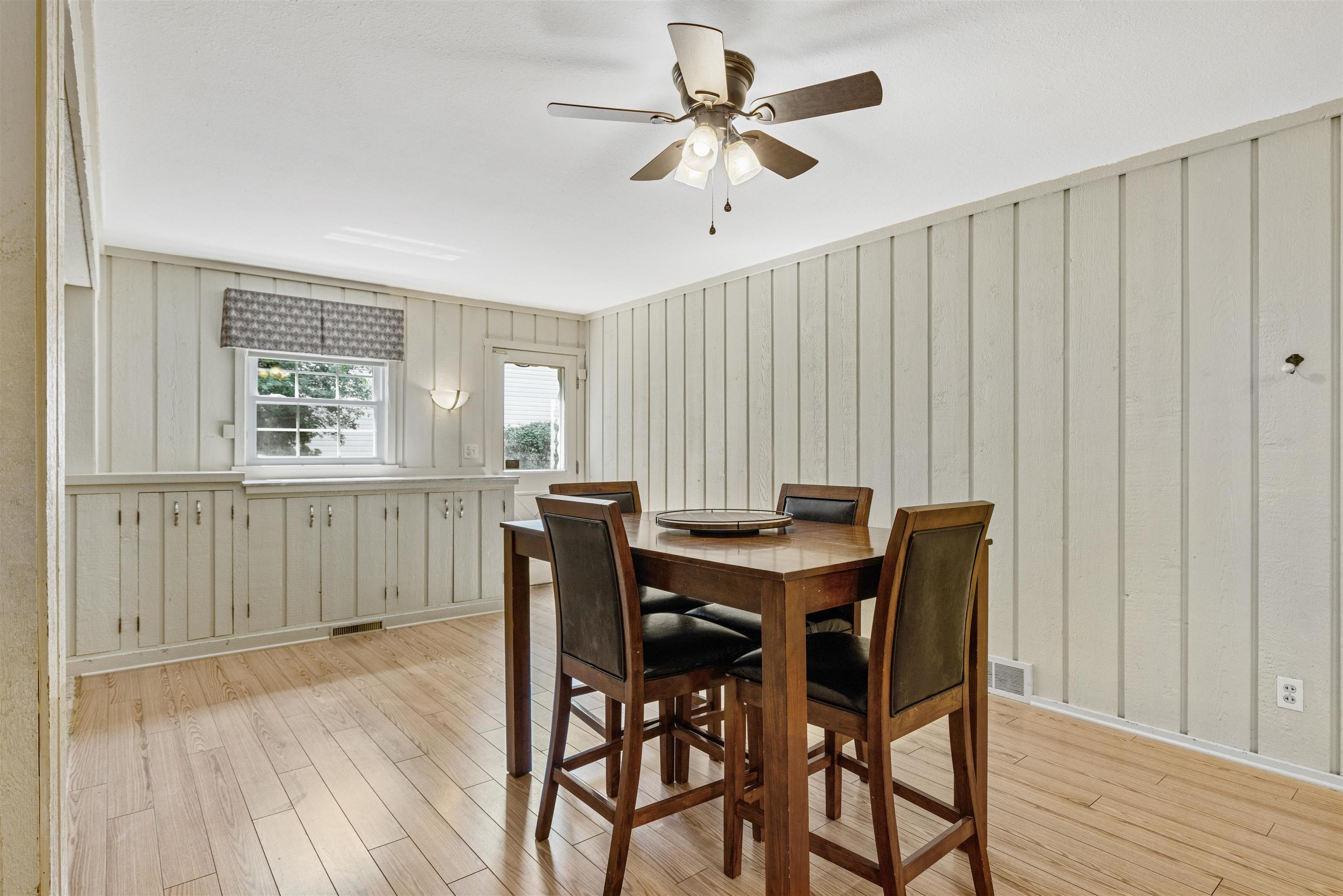 Rockford, Illinois 61114, United States, 4 Bedrooms Bedrooms, ,3 BathroomsBathrooms,Residential,Pending,60982