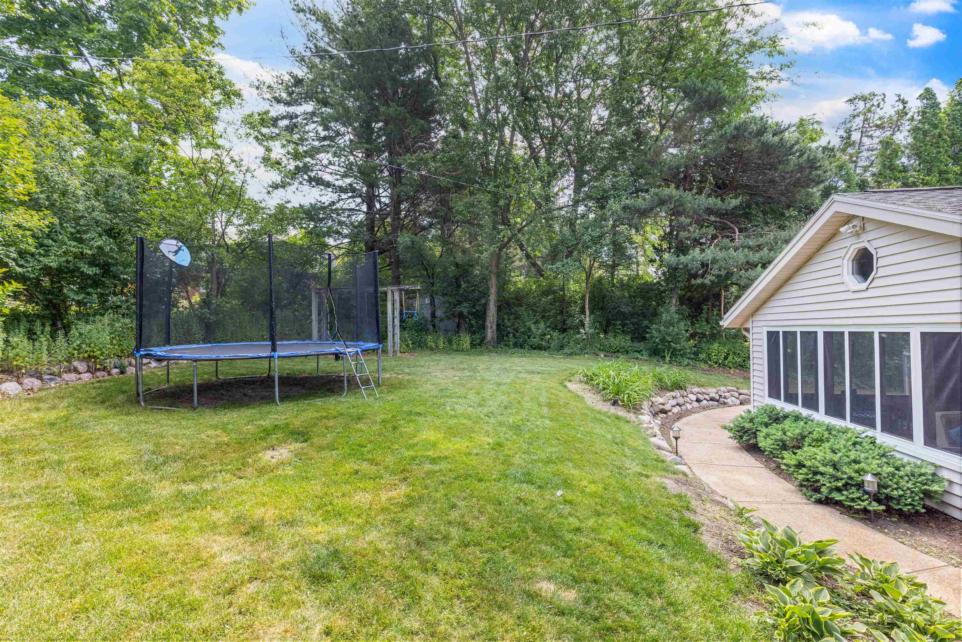 Rockford, Illinois 61114, United States, 4 Bedrooms Bedrooms, ,3 BathroomsBathrooms,Residential,Pending,60982