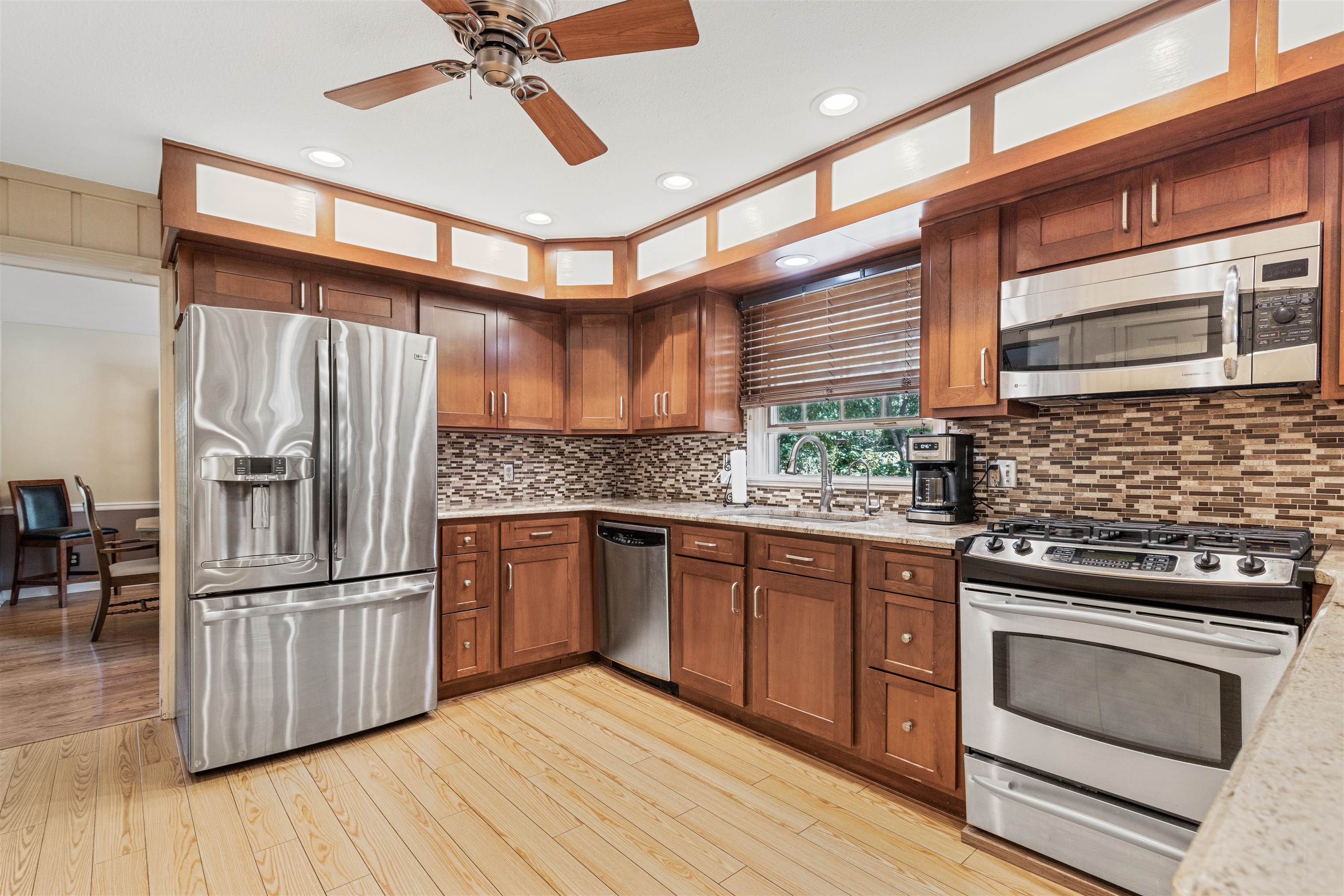 Rockford, Illinois 61114, United States, 4 Bedrooms Bedrooms, ,3 BathroomsBathrooms,Residential,Pending,60982