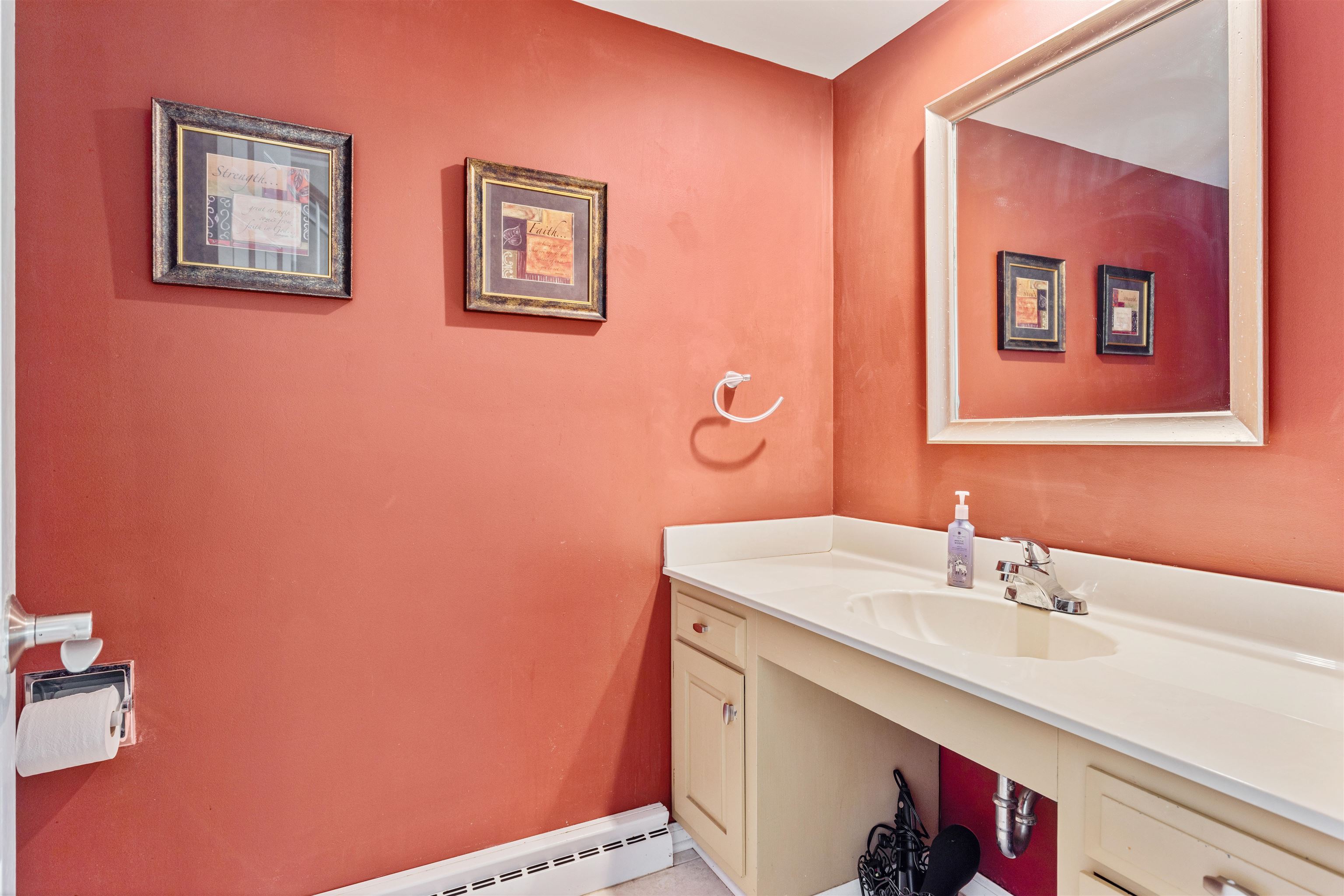 Rockford, Illinois 61114, United States, 4 Bedrooms Bedrooms, ,3 BathroomsBathrooms,Residential,Pending,60982