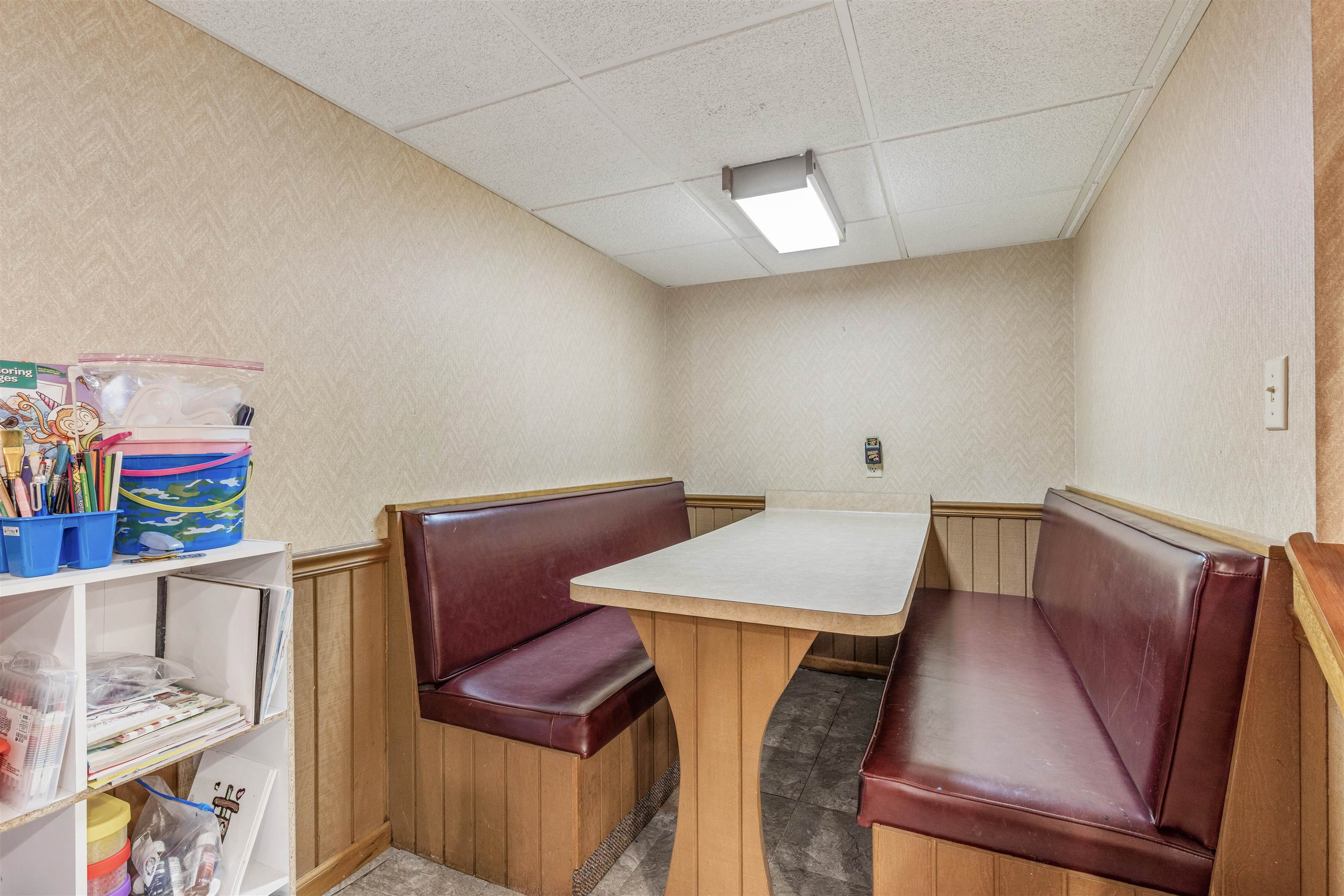 Rockford, Illinois 61114, United States, 4 Bedrooms Bedrooms, ,3 BathroomsBathrooms,Residential,Pending,60982