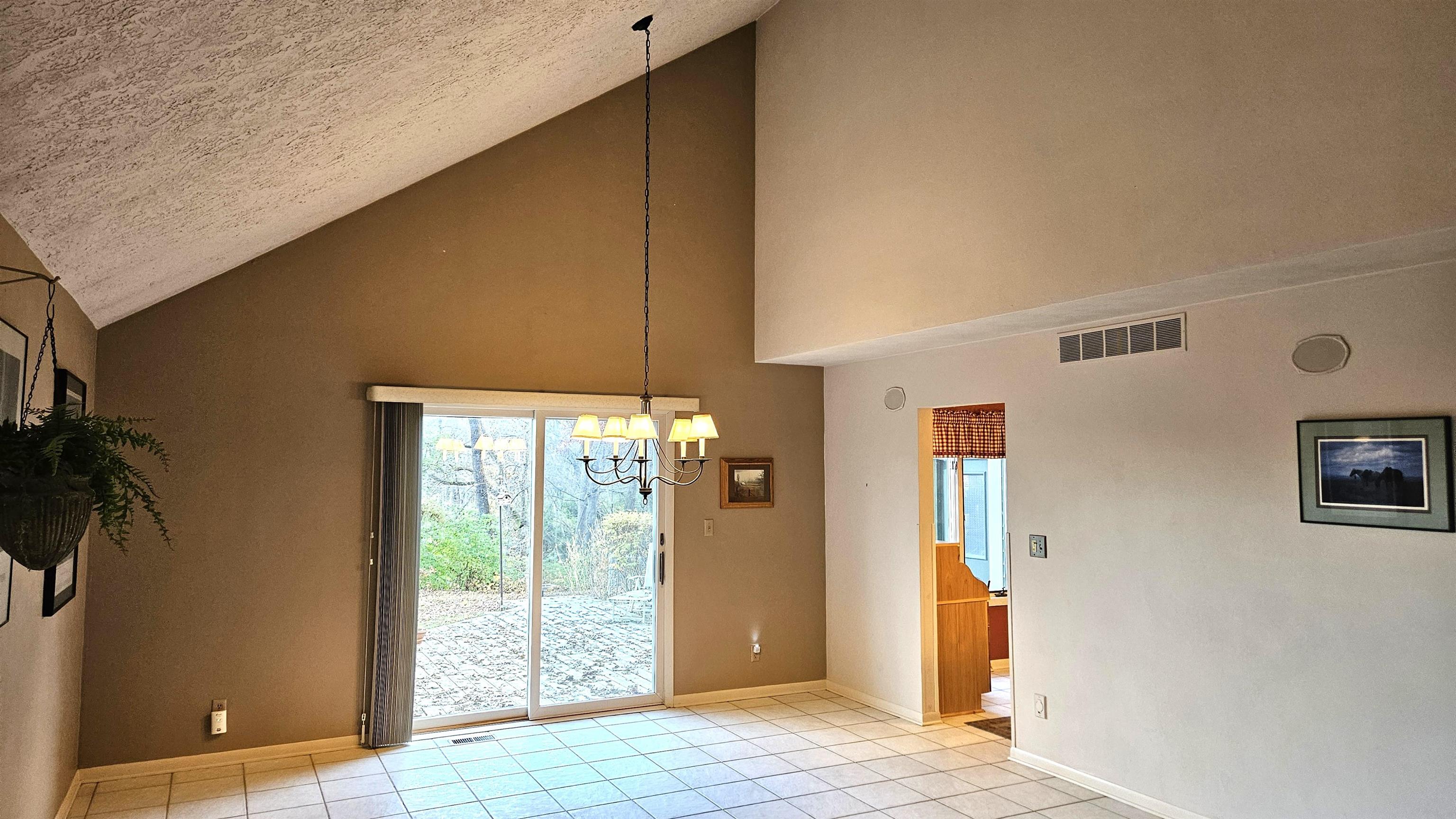 Rockford, Illinois 61109, United States, 3 Bedrooms Bedrooms, ,2 BathroomsBathrooms,Residential,Active,244257