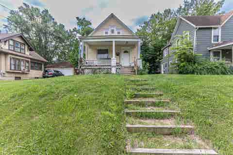Homes For Sale - 245 W Homer Street<br/> FREEPORT, IL 61032