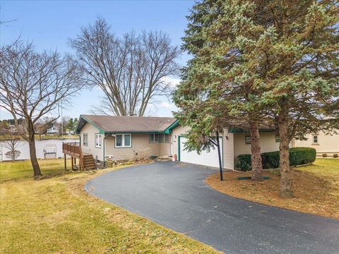 Homes For Sale - 840 Breckenboro Drive<br/> LAKE SUMMERSET, IL 61019