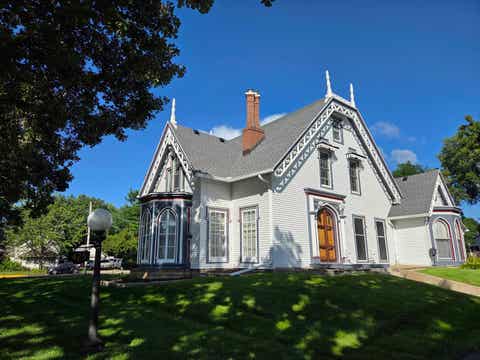 Homes For Sale - 425 W Lincoln Avenue<br/> BELVIDERE, IL 61008