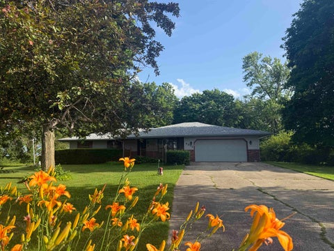 Homes For Sale - 4975 Blackhawk Road<br/> ROCKFORD, IL 61109
