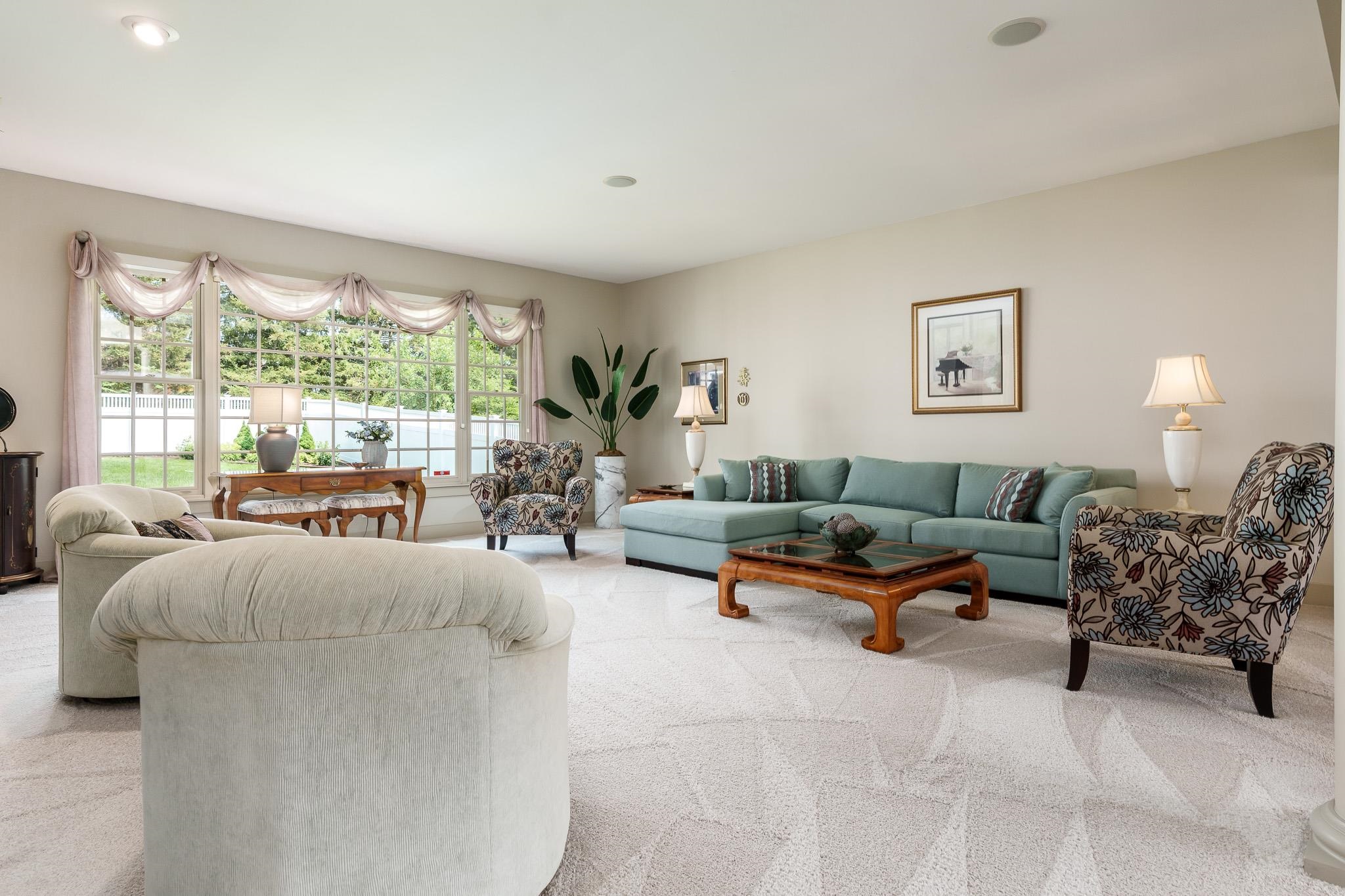 Rockford, Illinois 61108, United States, 3 Bedrooms Bedrooms, ,3 BathroomsBathrooms,Residential,Pending,208375