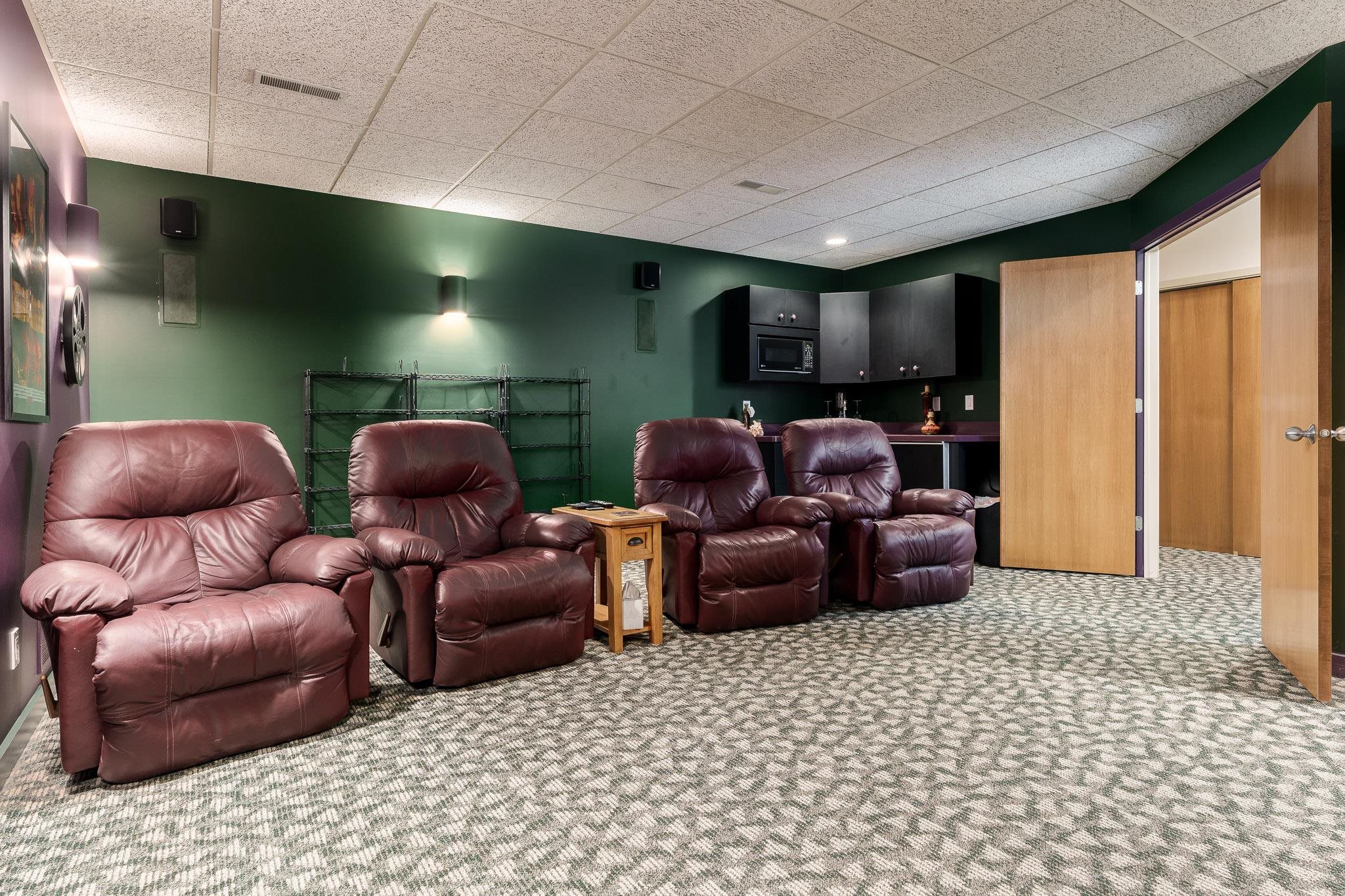 Rockford, Illinois 61108, United States, 3 Bedrooms Bedrooms, ,3 BathroomsBathrooms,Residential,Pending,208375