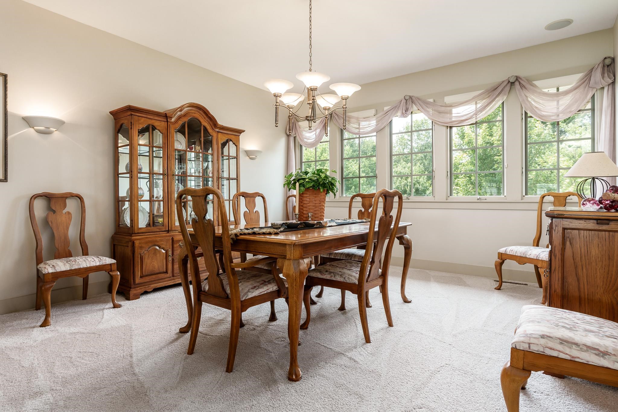 Rockford, Illinois 61108, United States, 3 Bedrooms Bedrooms, ,3 BathroomsBathrooms,Residential,Pending,208375