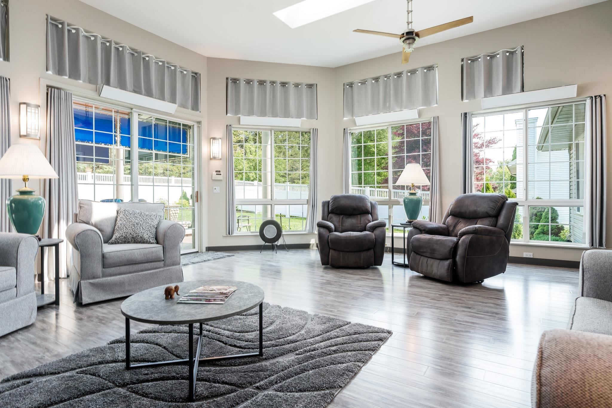 Rockford, Illinois 61108, United States, 3 Bedrooms Bedrooms, ,3 BathroomsBathrooms,Residential,Pending,208375