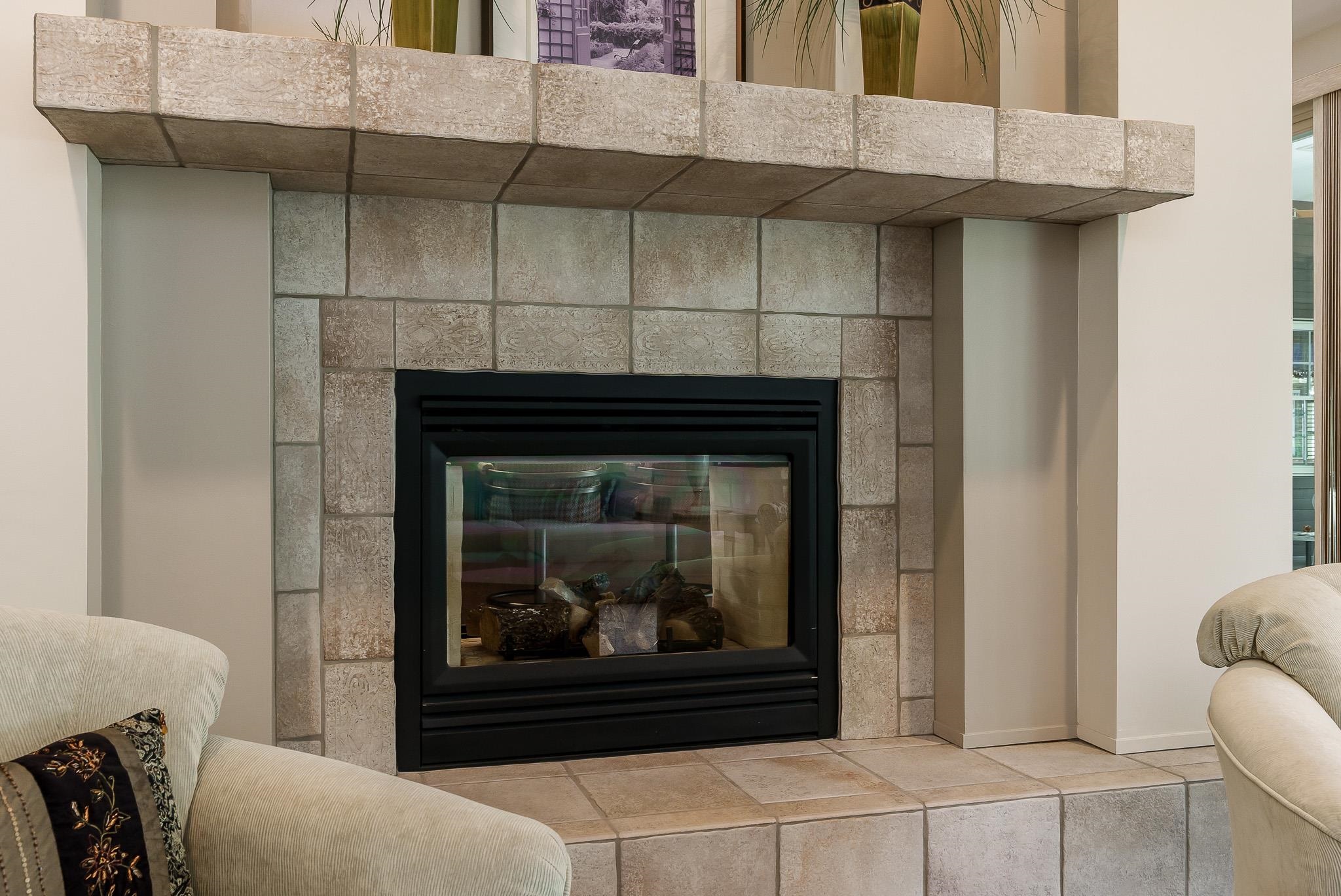 Rockford, Illinois 61108, United States, 3 Bedrooms Bedrooms, ,3 BathroomsBathrooms,Residential,Pending,208375