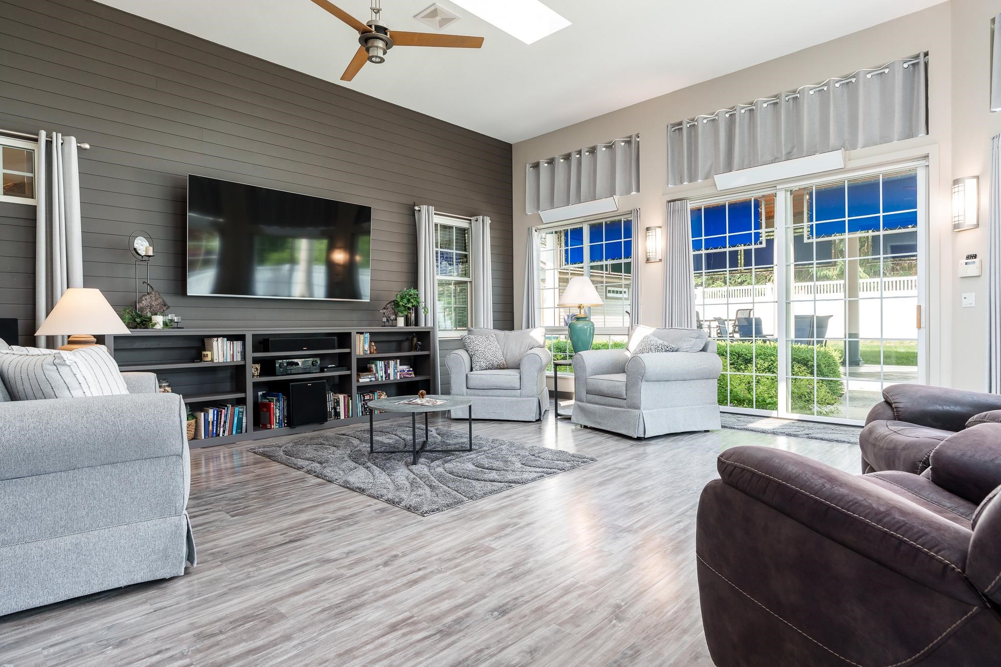 Rockford, Illinois 61108, United States, 3 Bedrooms Bedrooms, ,3 BathroomsBathrooms,Residential,Pending,208375