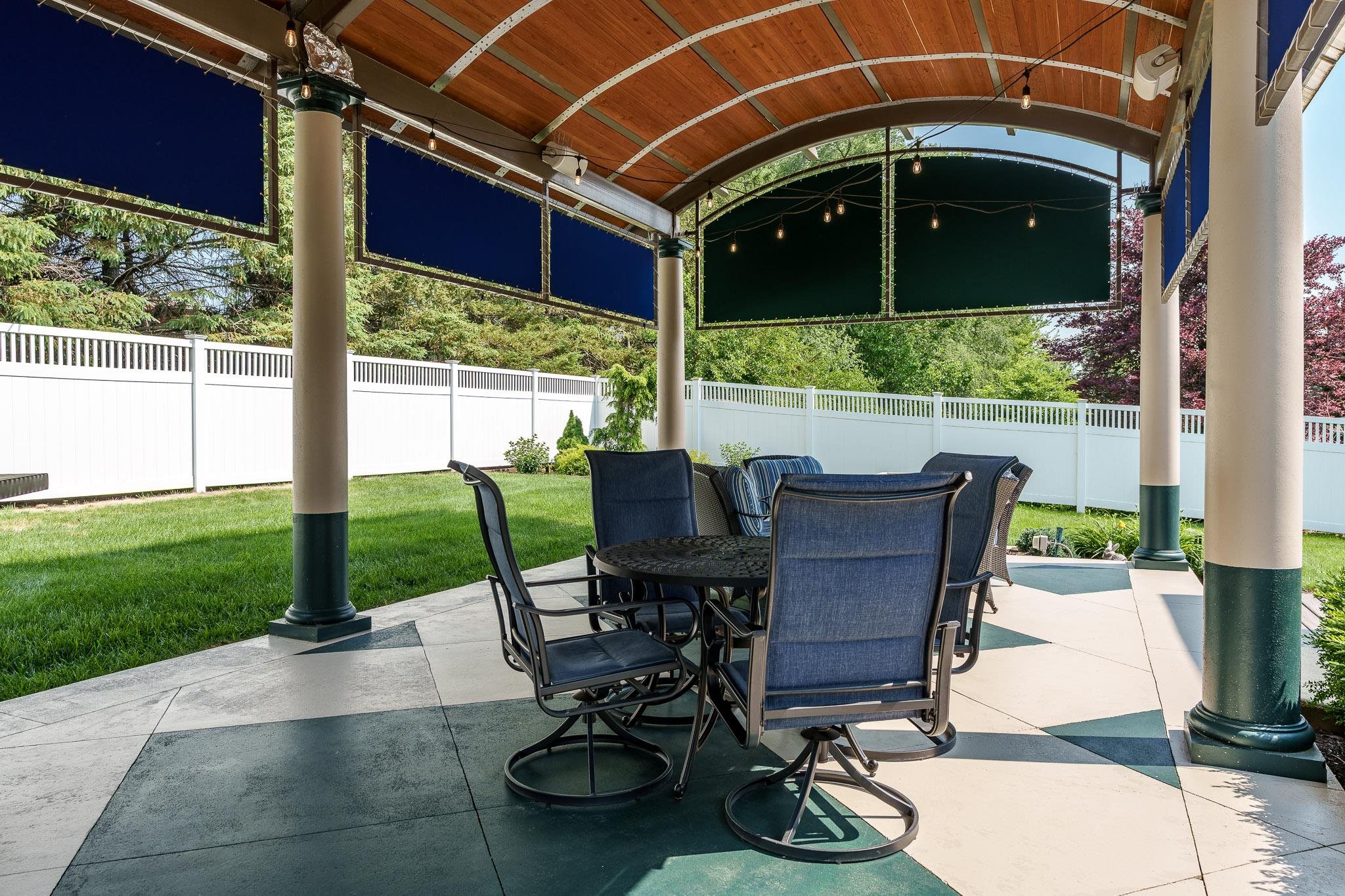 Rockford, Illinois 61108, United States, 3 Bedrooms Bedrooms, ,3 BathroomsBathrooms,Residential,Pending,208375