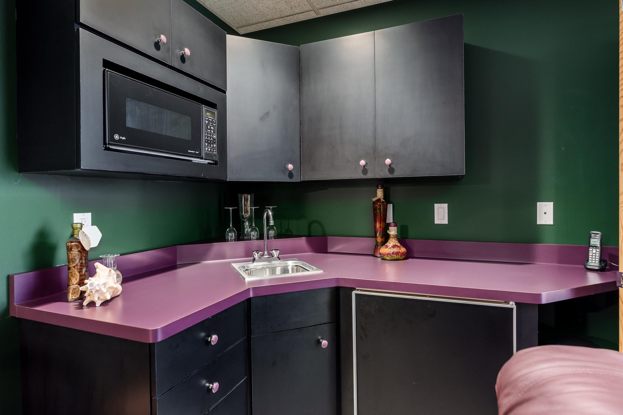 Rockford, Illinois 61108, United States, 3 Bedrooms Bedrooms, ,3 BathroomsBathrooms,Residential,Pending,208375