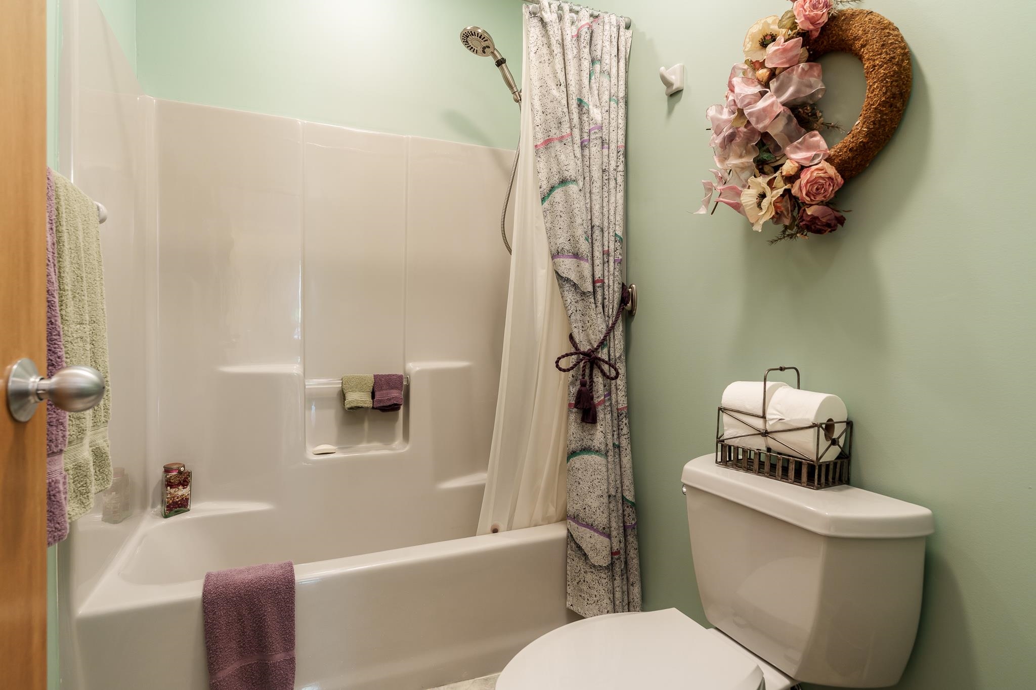 Rockford, Illinois 61108, United States, 3 Bedrooms Bedrooms, ,3 BathroomsBathrooms,Residential,Pending,208375