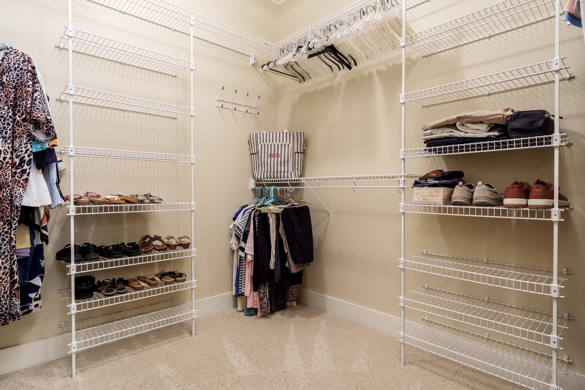 Rockford, Illinois 61108, United States, 3 Bedrooms Bedrooms, ,3 BathroomsBathrooms,Residential,Pending,208375