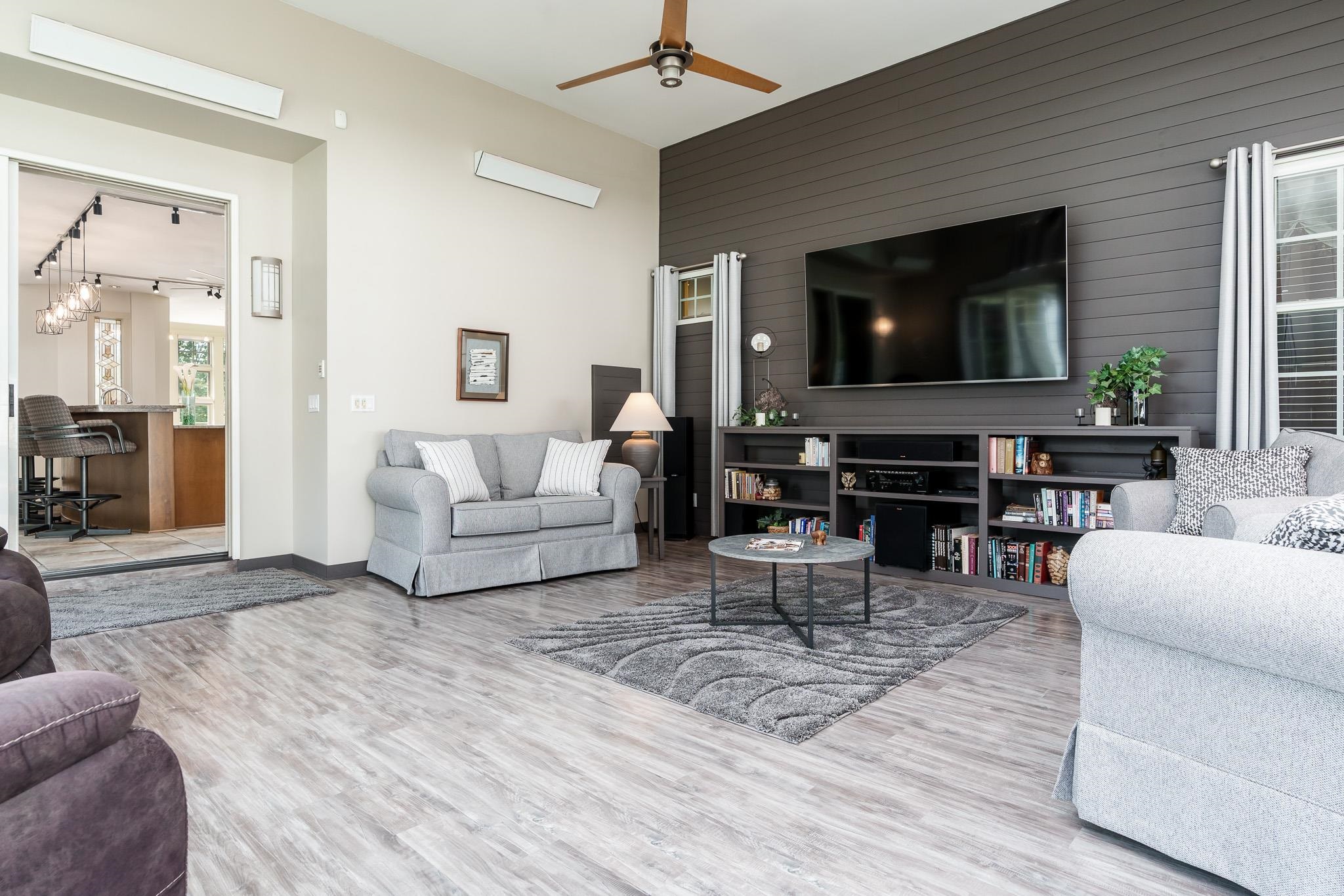 Rockford, Illinois 61108, United States, 3 Bedrooms Bedrooms, ,3 BathroomsBathrooms,Residential,Pending,208375